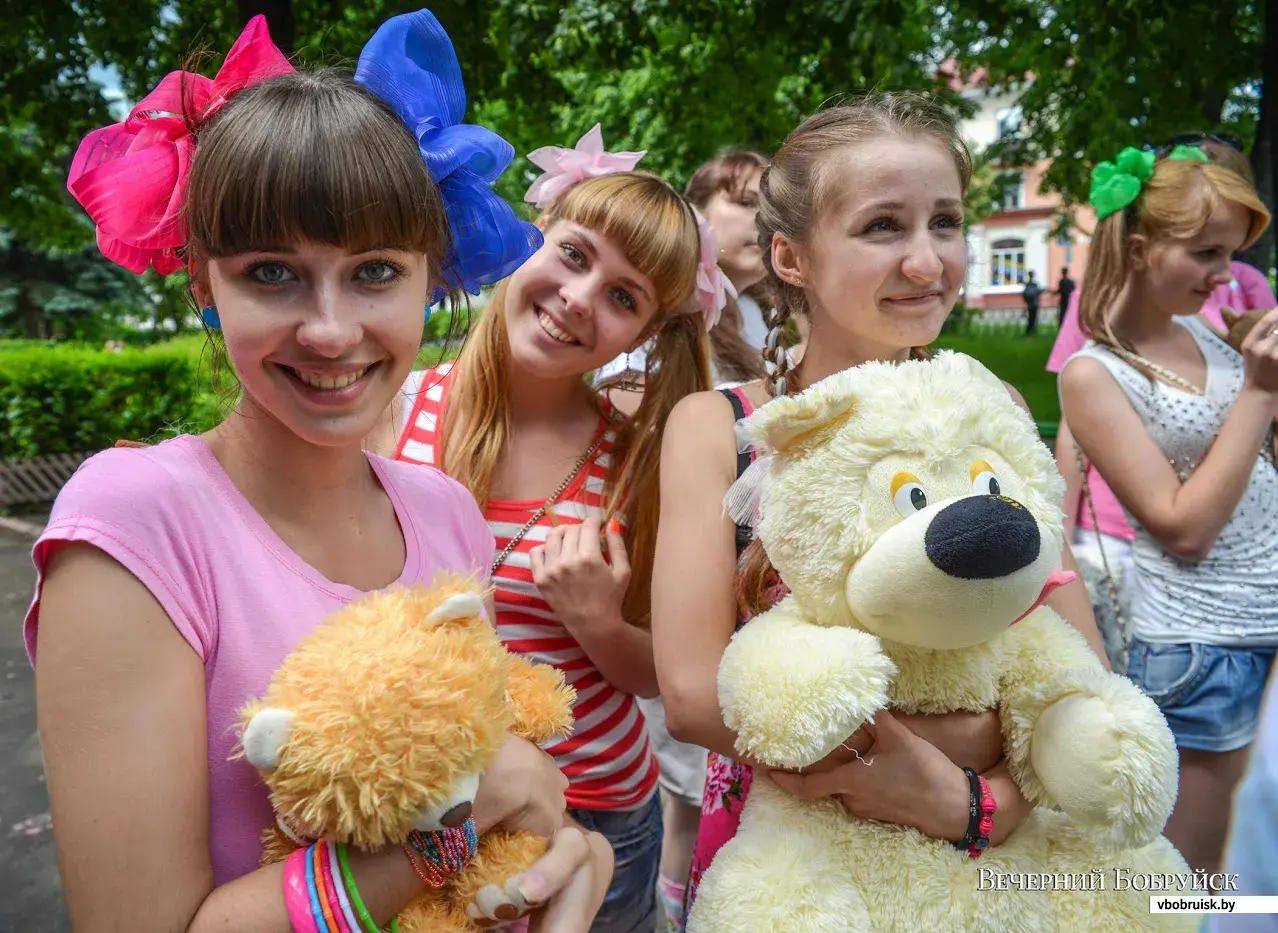 Фотохроника, 29 мая 2013 года. Часть 2. «День детства» в гимназии №3  Бобруйска (8 фото) | bobruisk.ru