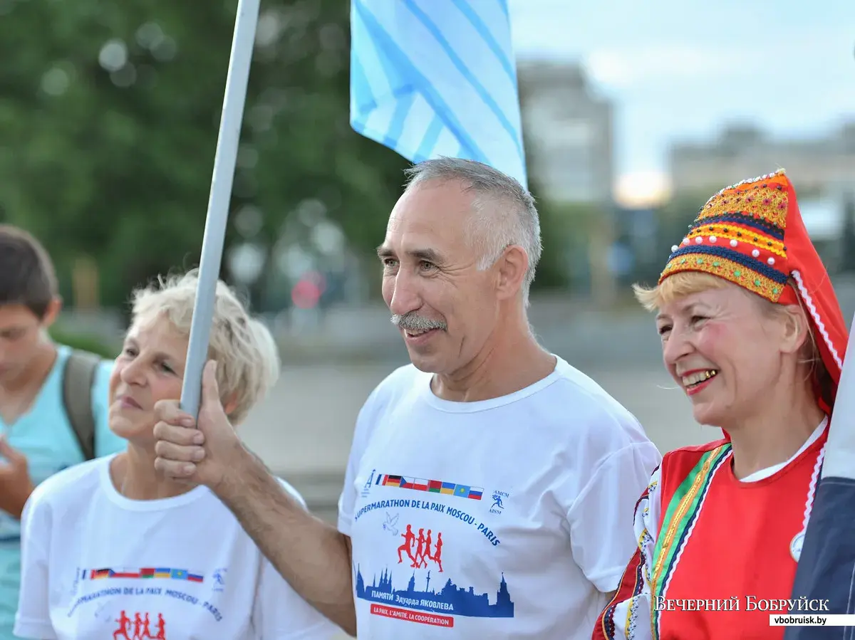 Бобруйск, 17 июля 2013 года. Часть 1. Международый легкоатлетический  сверхмарафон мира «Москва — Париж, 2013! Мир, Дружба, Сотрудничество!» (10  фото) | bobruisk.ru