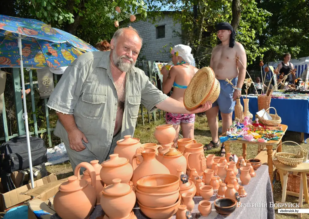 02.08.2014, Быховский район, д. Грудичино. Фестиваль «Большая Бард-Рыбалка-2014». Народный мастер Республики Беларусь, член Союза мастеров народного творчества Беларуси