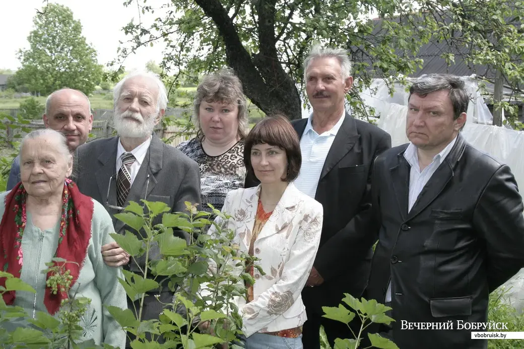 Бабруйскія журналісты і паэты на лецішчы Міколы Аўрамчыка ў Ступянях (2010 г.): Ганна Сямёнаўна, Леанід Чабатароў, Мікола Аўрамчык, Наталля Нятлеўская, Наталля Сысой,