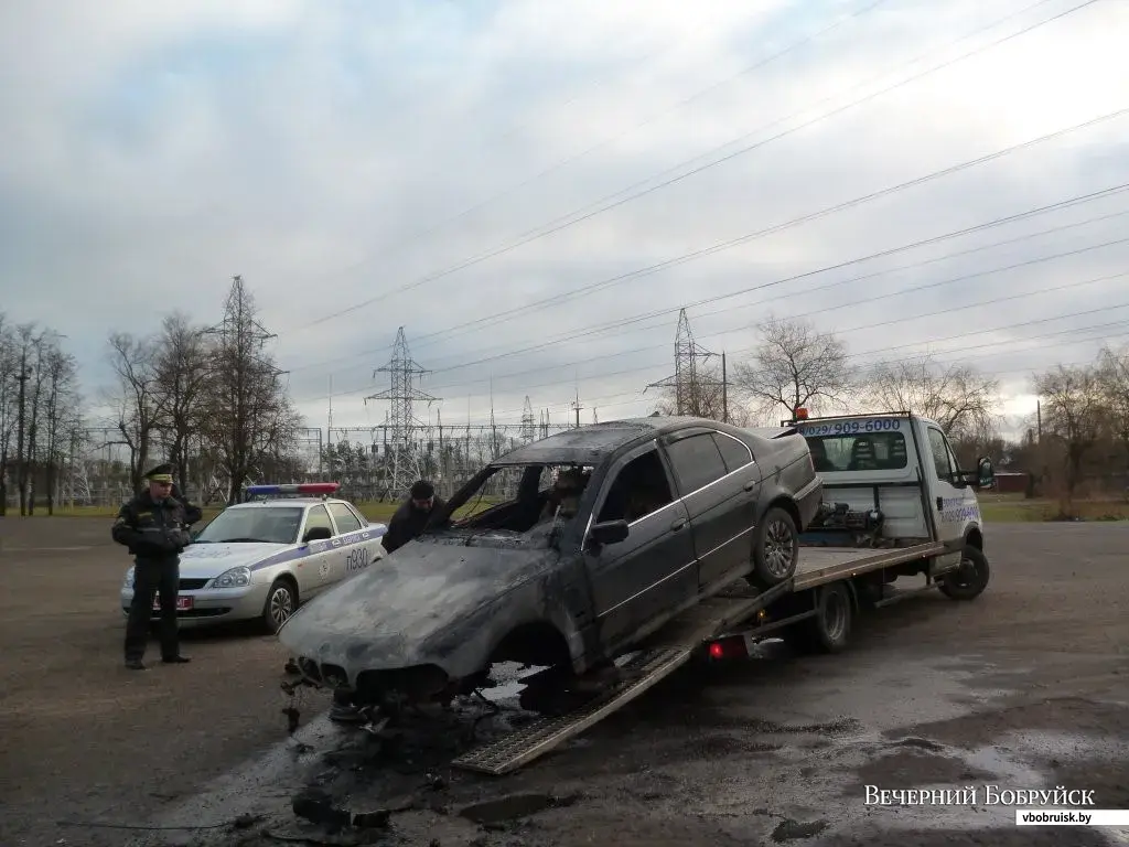 В Бобруйске спасли водителя, вытащив из горящей машины (дополнено) |  bobruisk.ru