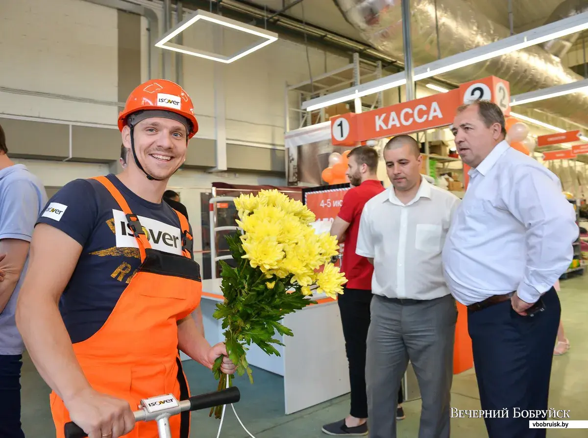 Практично» и празднично! В Бобруйске открылся новый магазин  стройматериалов* | bobruisk.ru