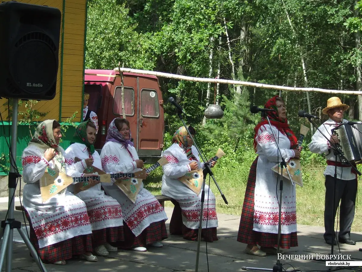 В Петровичах отпраздновали Троицу | bobruisk.ru