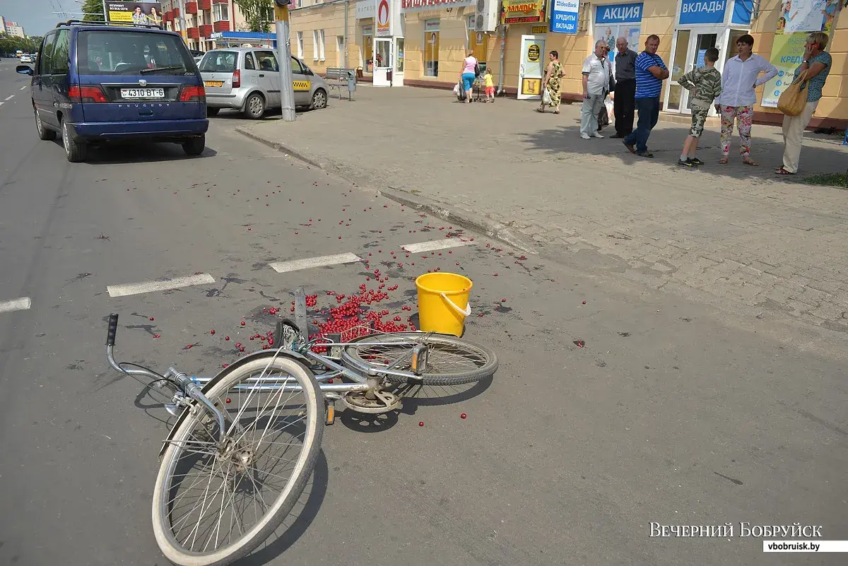 В центре города автомобиль сбил велосипедистку | bobruisk.ru