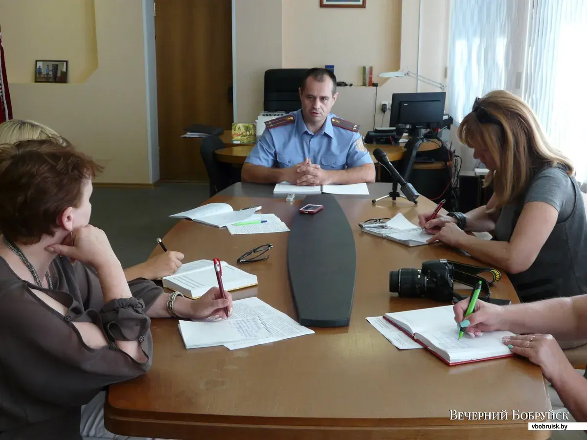 Нужно хотя бы один день прожить этой жизнью». Начальник УВД встретился с  бобруйскими журналистами | bobruisk.ru