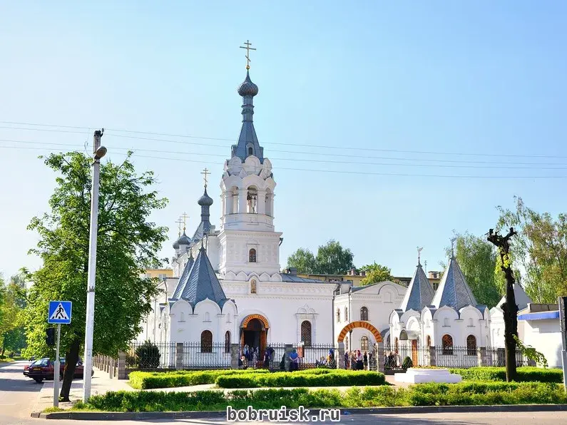 В 2007 году в Бобруйске праздновали столетие Белой (Свято-Георгиевской) церкви. Но, как выяснилось, храм этот немного старше.