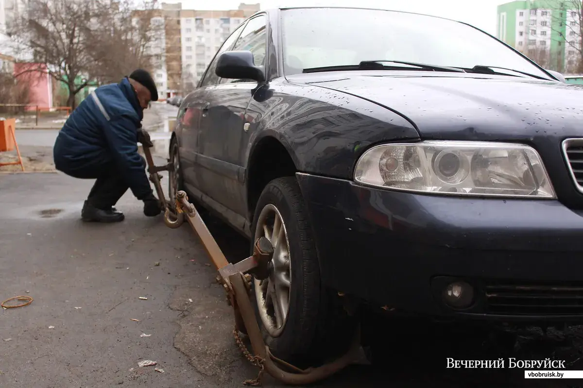 А куда ставить?» Как ГАИ эвакуировала машины из дворов Бобруйска | bobruisk .ru