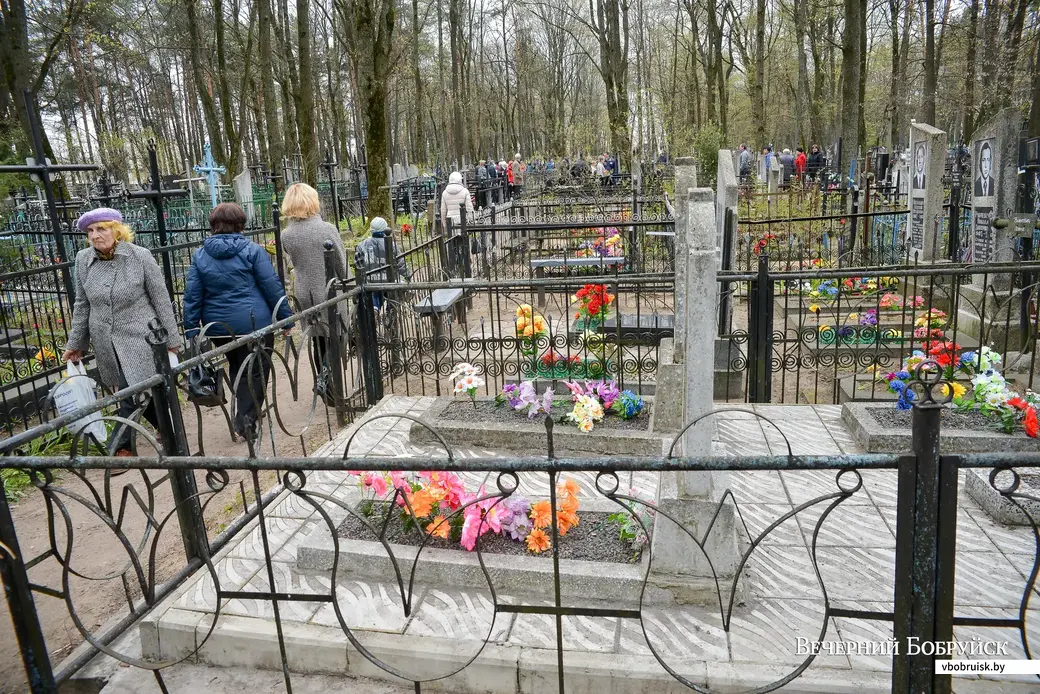 Бобруйск. Радуница на «Минском» кладбище. Фото из архива «ВБ».