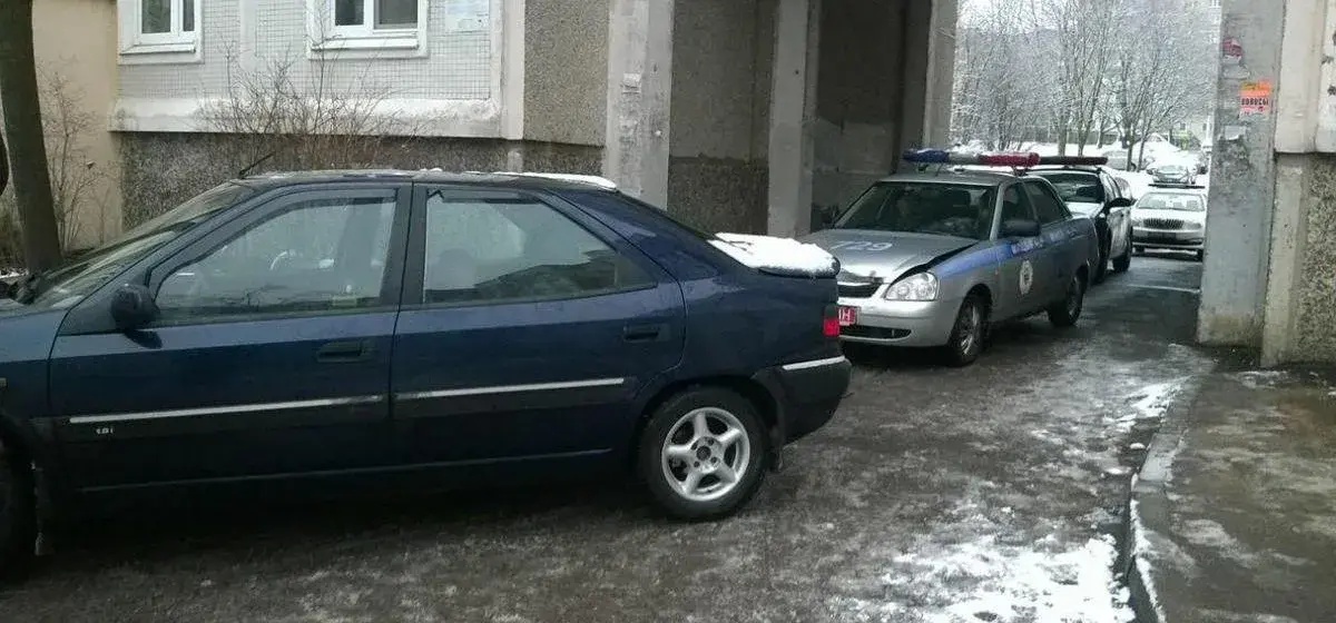 В Минске пьяный водитель на Citroen Xantia таранил автомобиль ГАИ |  bobruisk.ru