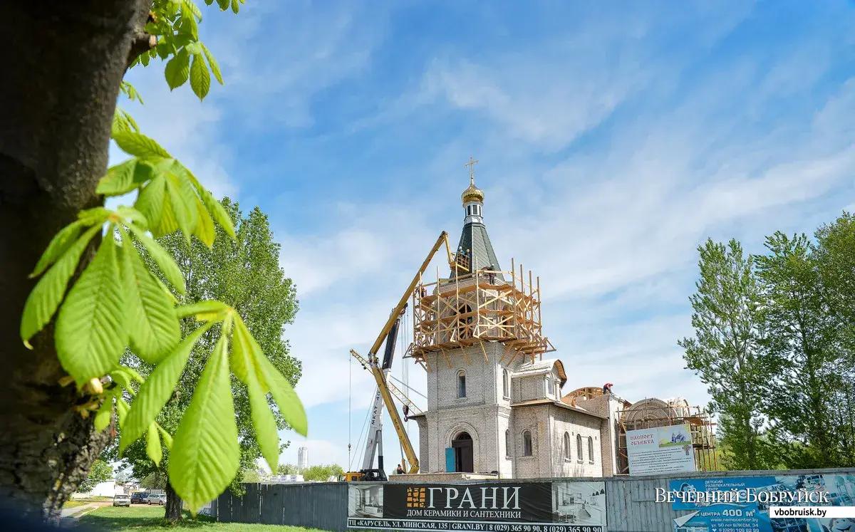 На Спасо-Преображенский храм на Минской установили купол и крест |  bobruisk.ru