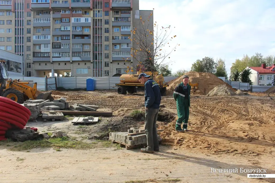 На строительной площадке.