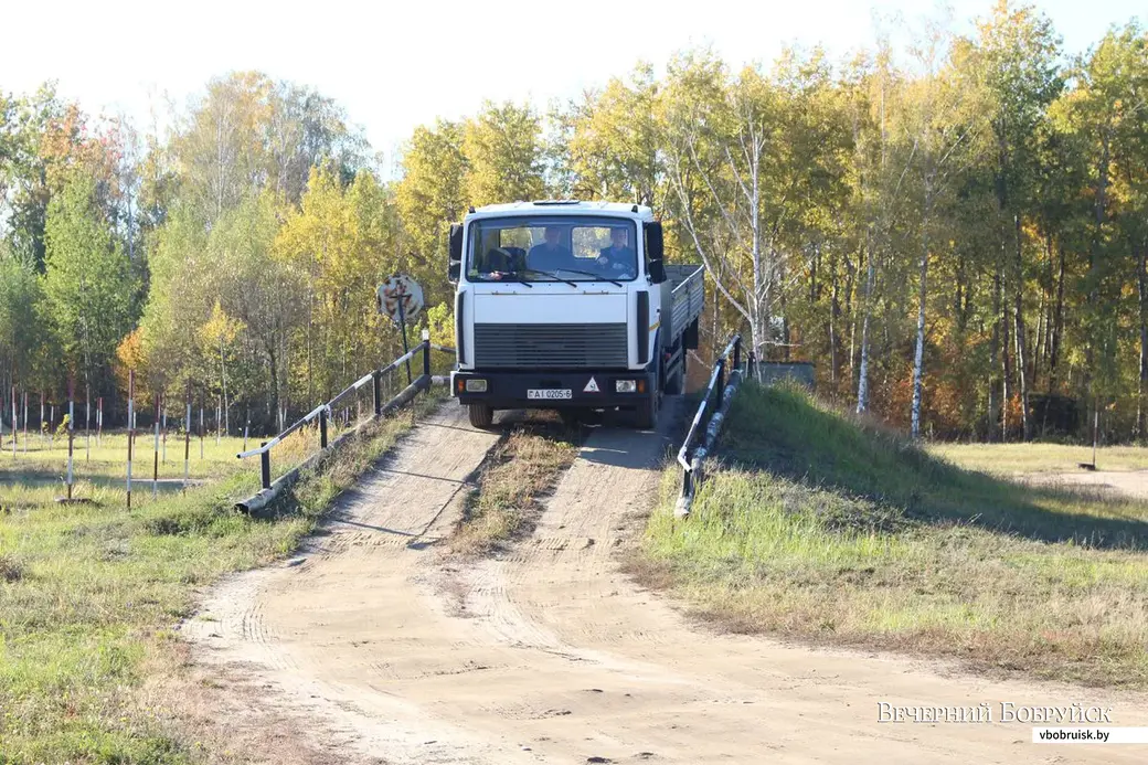 Ребята соревновались и на легковом автомобиле, и на грузовом.