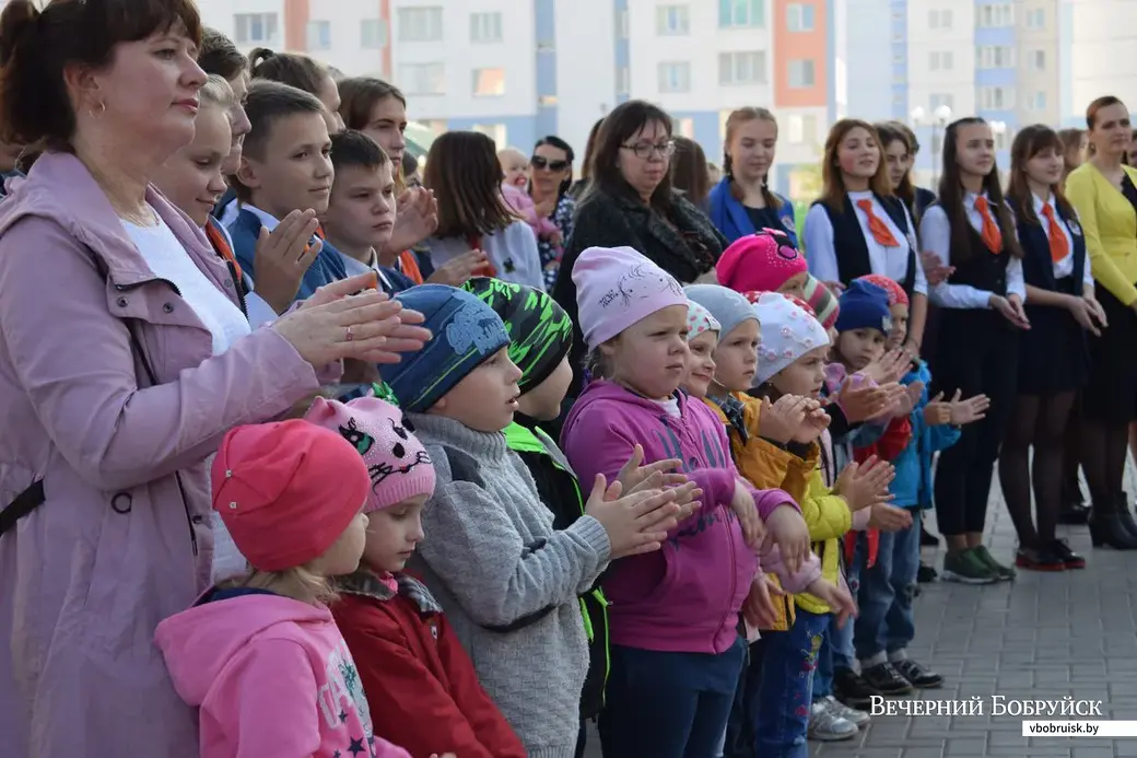Жители микрорайона «Западный» пришли на открытие бассейна.