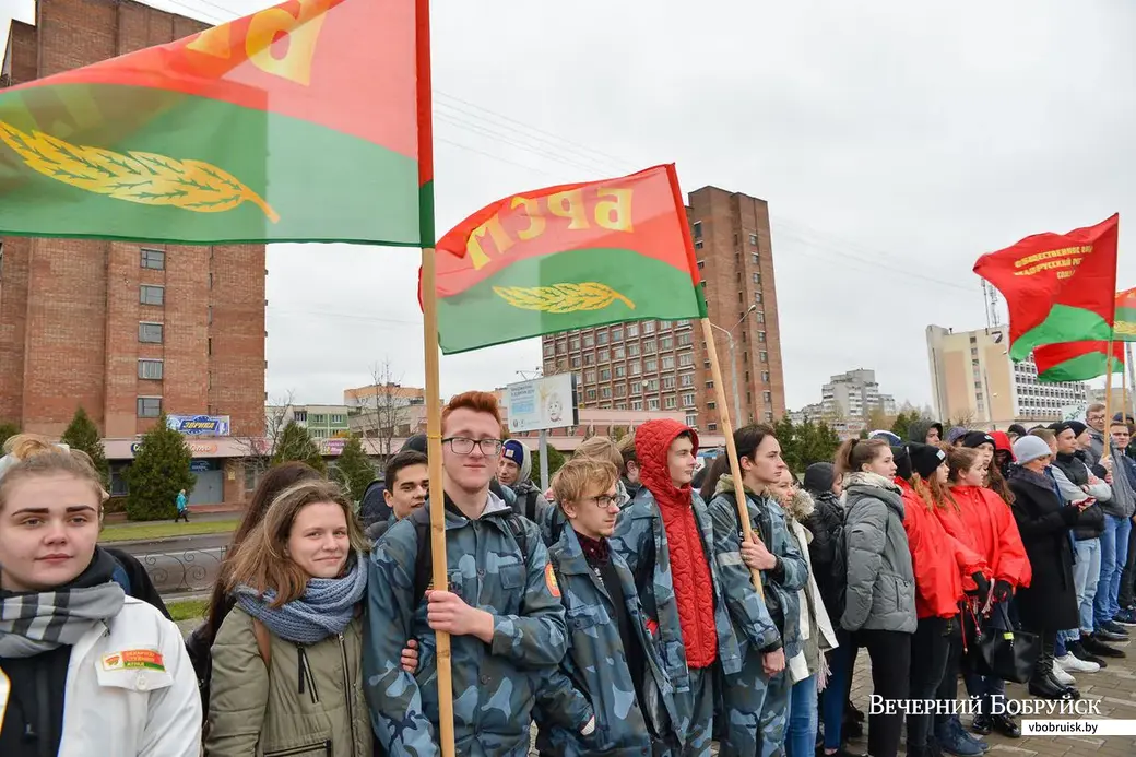 29.10.2018. Акция БРСМ к 100-летию ВЛКСМ. Высадка деревьев в Молодежном парке