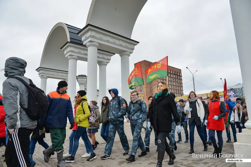 29.10.2018. Акция БРСМ к 100-летию ВЛКСМ. Высадка деревьев в Молодежном парке