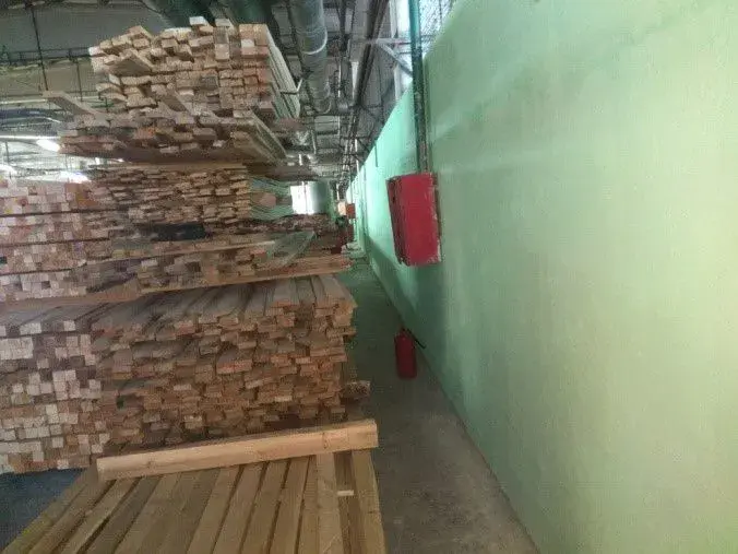 Отсутствует свободный доступ к пожарным кранам.