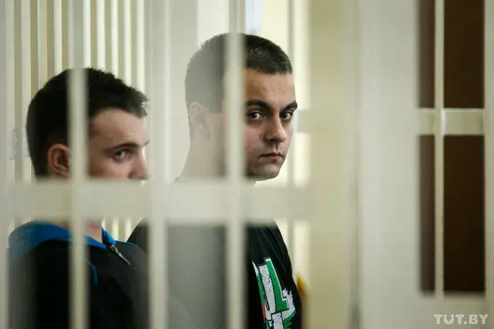 Антон Вяжевич (справа) и Евгений Барановский (слева) признаны виновными. Фото: Дарья Бурякина, TUT.BY