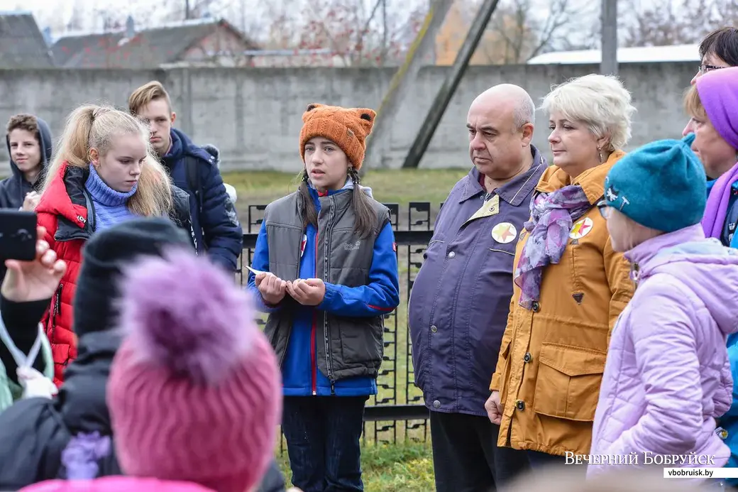 03.11.2018. Дети прочитали у мемориала стихотворение Леонида Рубинштейна