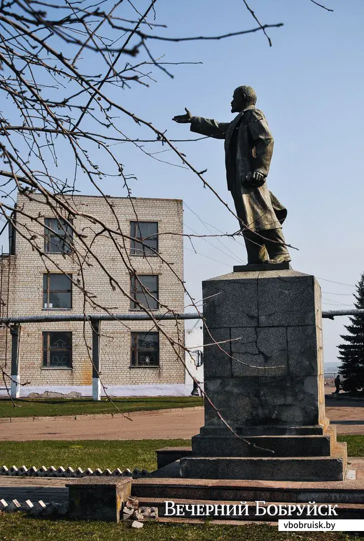 Этот памятник В.И.Ленину с ОАО