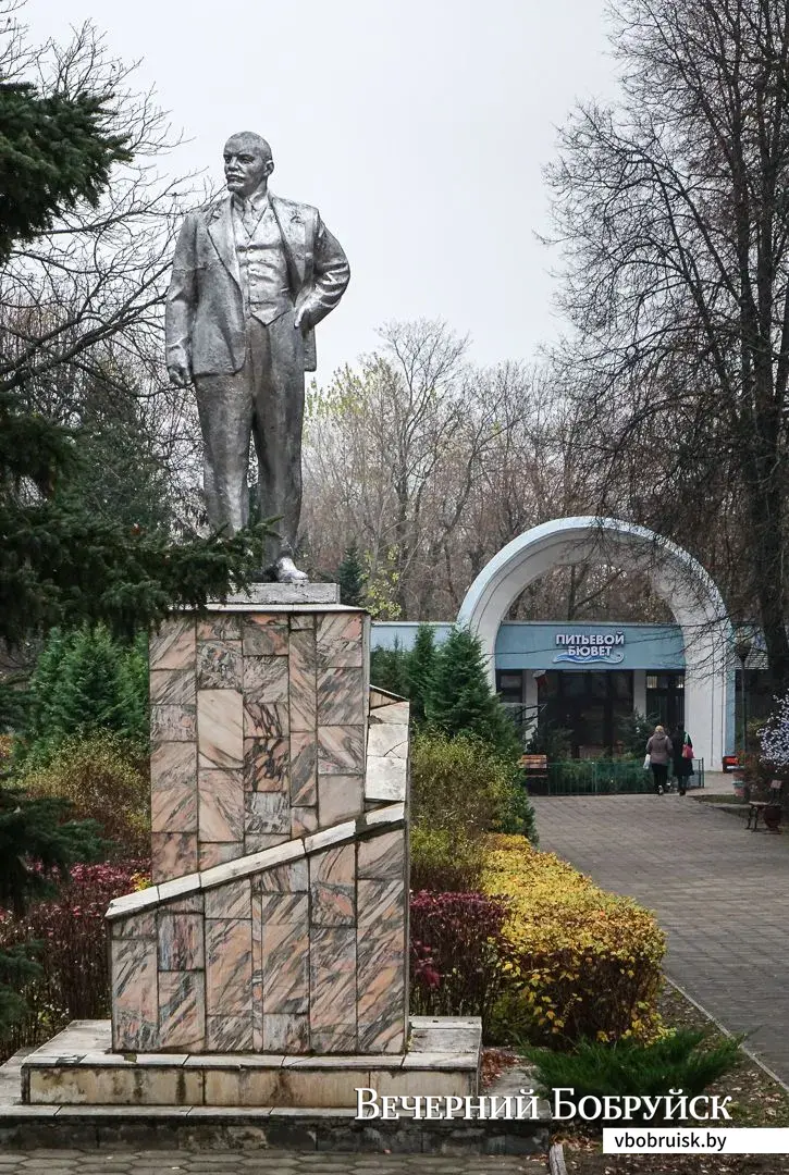 Памятник В.И.Ленину в санатории имени В.И.Ленина
