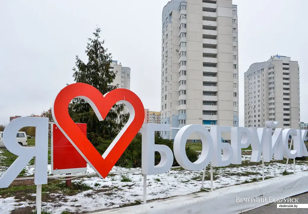 22.11.2018. Район пересечения улиц Ульяновской и 50-летия ВЛКСМ. Дворец искусств и придворцовая площадь по задумке архитекторов должны были стать административным