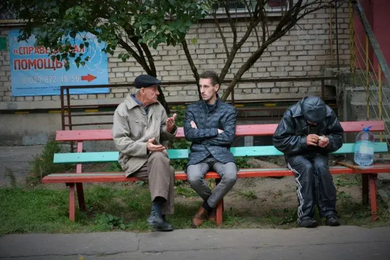 Максим Черняк с подопечными. Фото из соцсети.