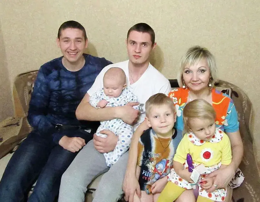 Анна Гуляева с детьми.