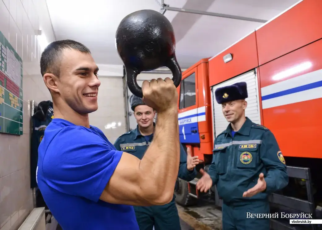 13.12.2018. Прапорщик внутренней службы спасатель-пожарный ПАСЧ №1 Бобруйского горрайотдела по чрезвычайным ситуациям Евгений Лось