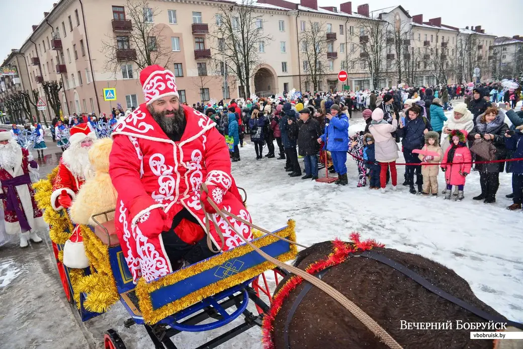 23.12.2018. Театрализованное шествие Дедов Морозов и Снегурочек «Новогодний флекс»