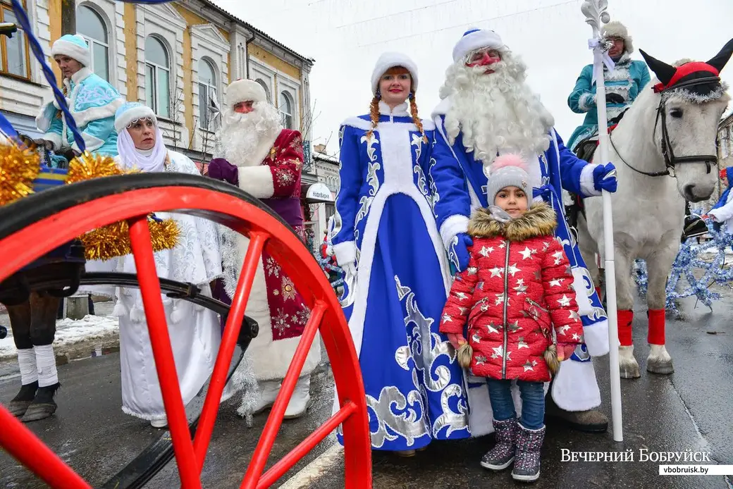 23.12.2018. Театрализованное шествие Дедов Морозов и Снегурочек «Новогодний флекс»