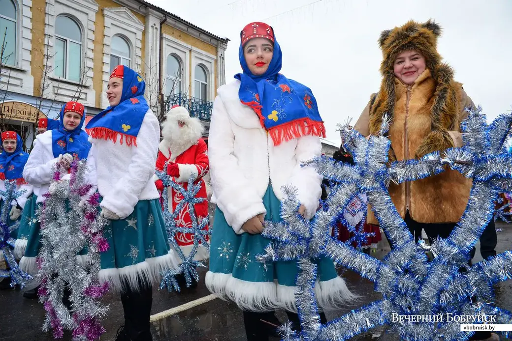 23.12.2018. Театрализованное шествие Дедов Морозов и Снегурочек «Новогодний флекс»