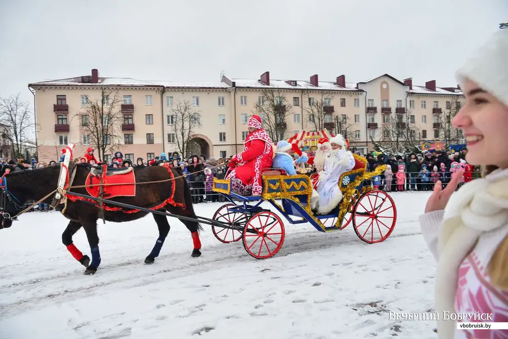 23.12.2018. Театрализованное шествие Дедов Морозов и Снегурочек «Новогодний флекс»