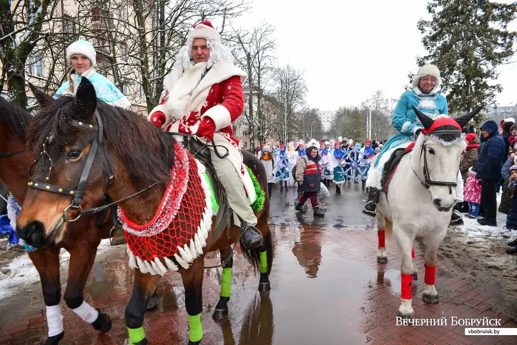 23.12.2018. Театрализованное шествие Дедов Морозов и Снегурочек «Новогодний флекс»