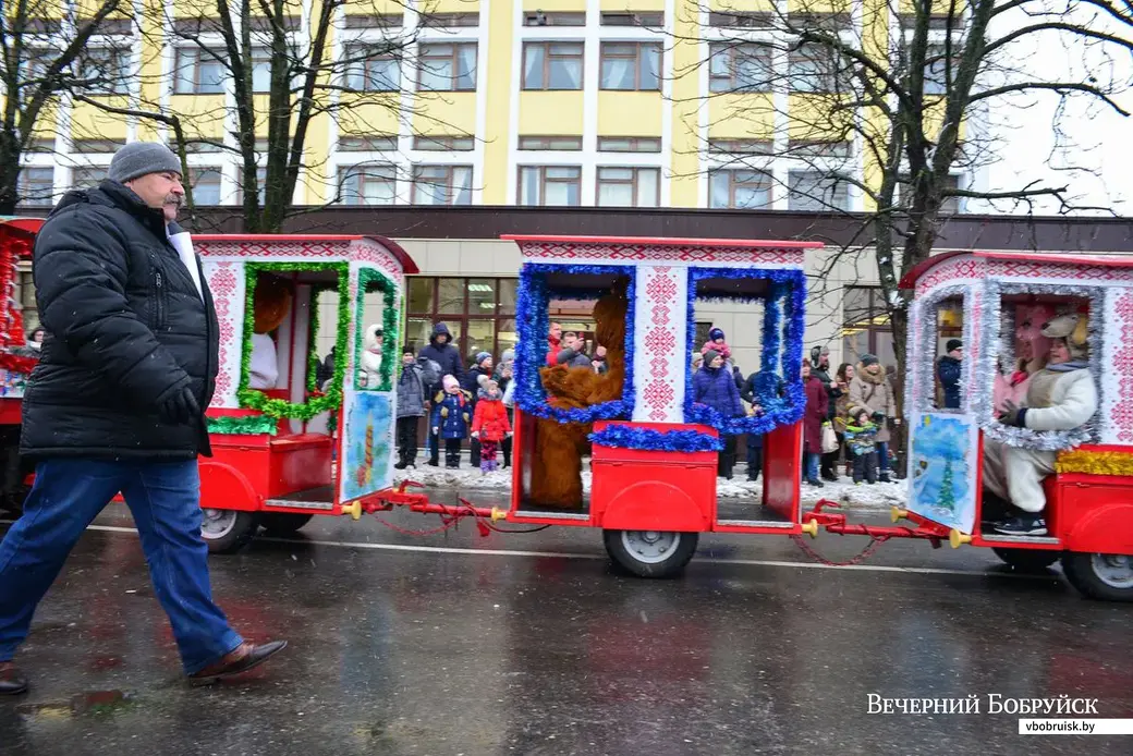 23.12.2018. Театрализованное шествие Дедов Морозов и Снегурочек «Новогодний флекс»