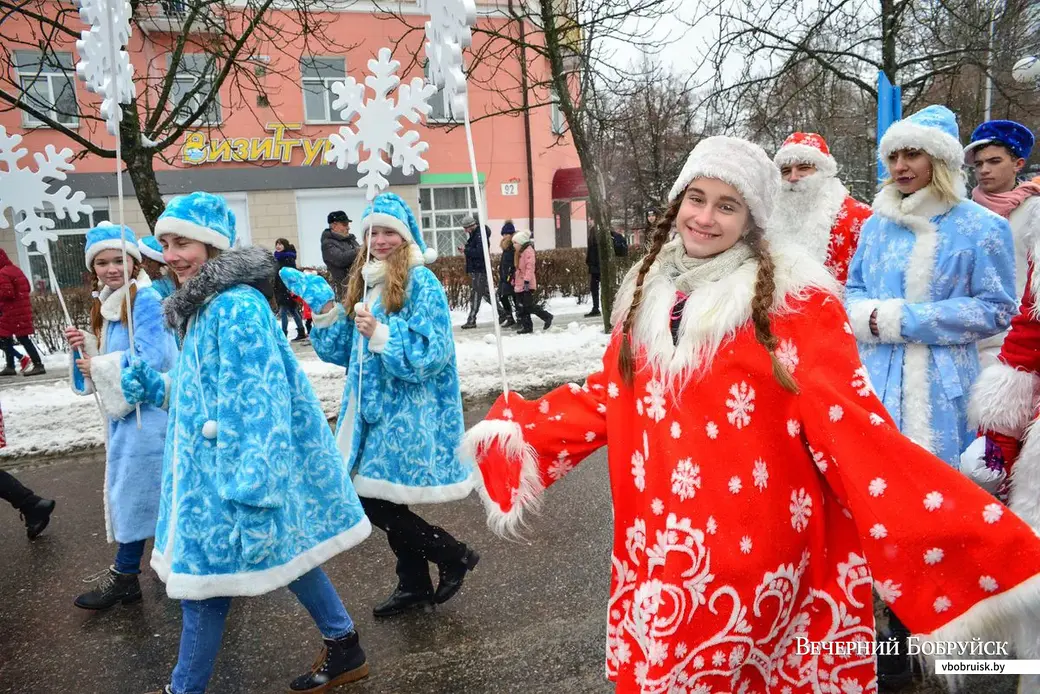 23.12.2018. Театрализованное шествие Дедов Морозов и Снегурочек «Новогодний флекс»