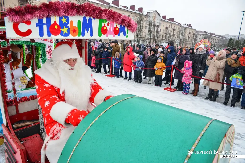 23.12.2018. Театрализованное шествие Дедов Морозов и Снегурочек «Новогодний флекс»