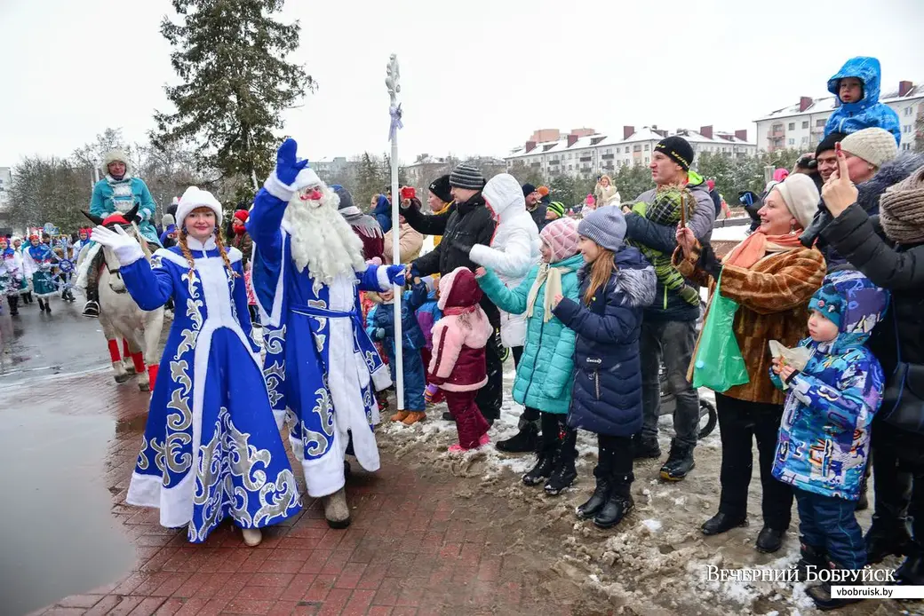 23.12.2018. Театрализованное шествие Дедов Морозов и Снегурочек «Новогодний флекс»