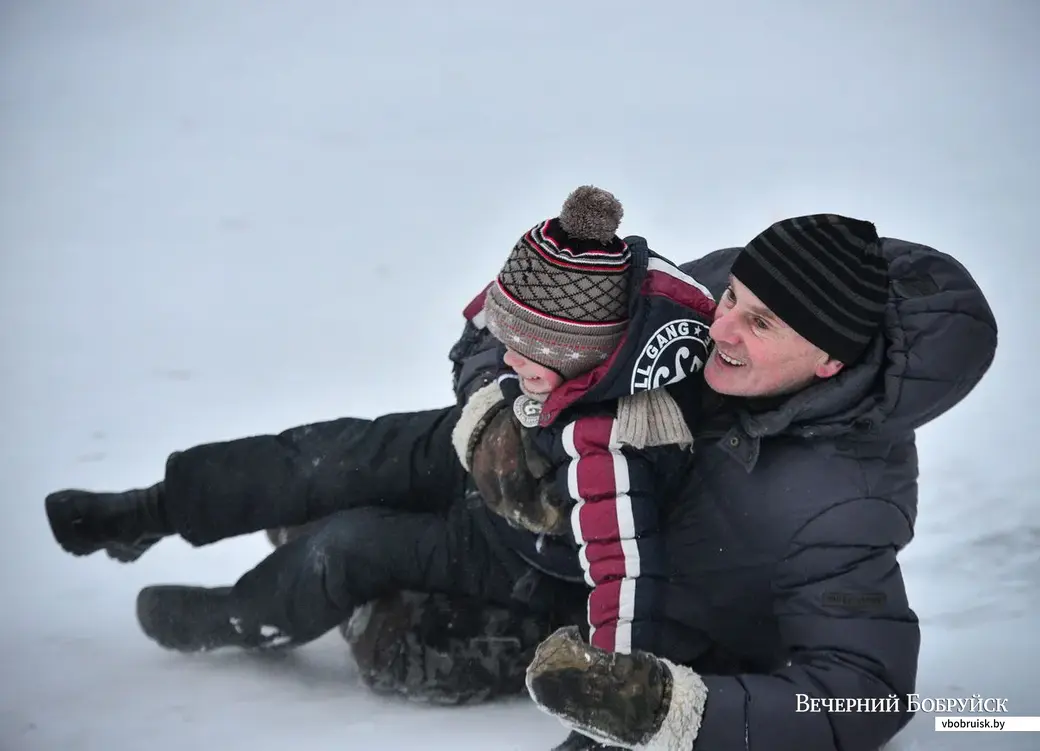 5-летний Леша пришел покататься с дедушкой Сергеем Ивановым