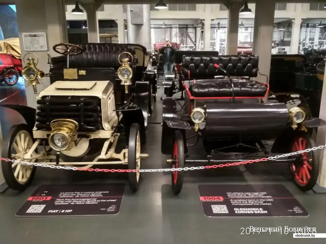 Fiat 1901 год и Oldsmobile Curved Dash 1904 года