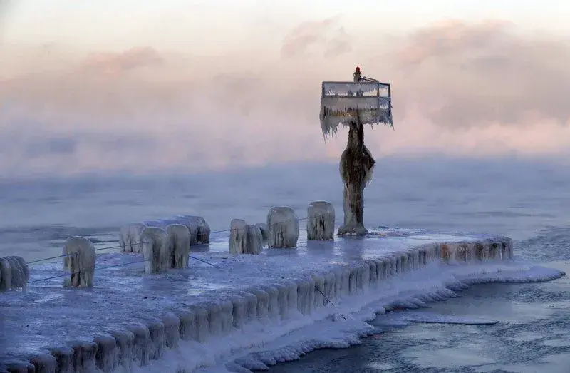Маяк на озере Мичиган в Чикаго.Фото Associated Press