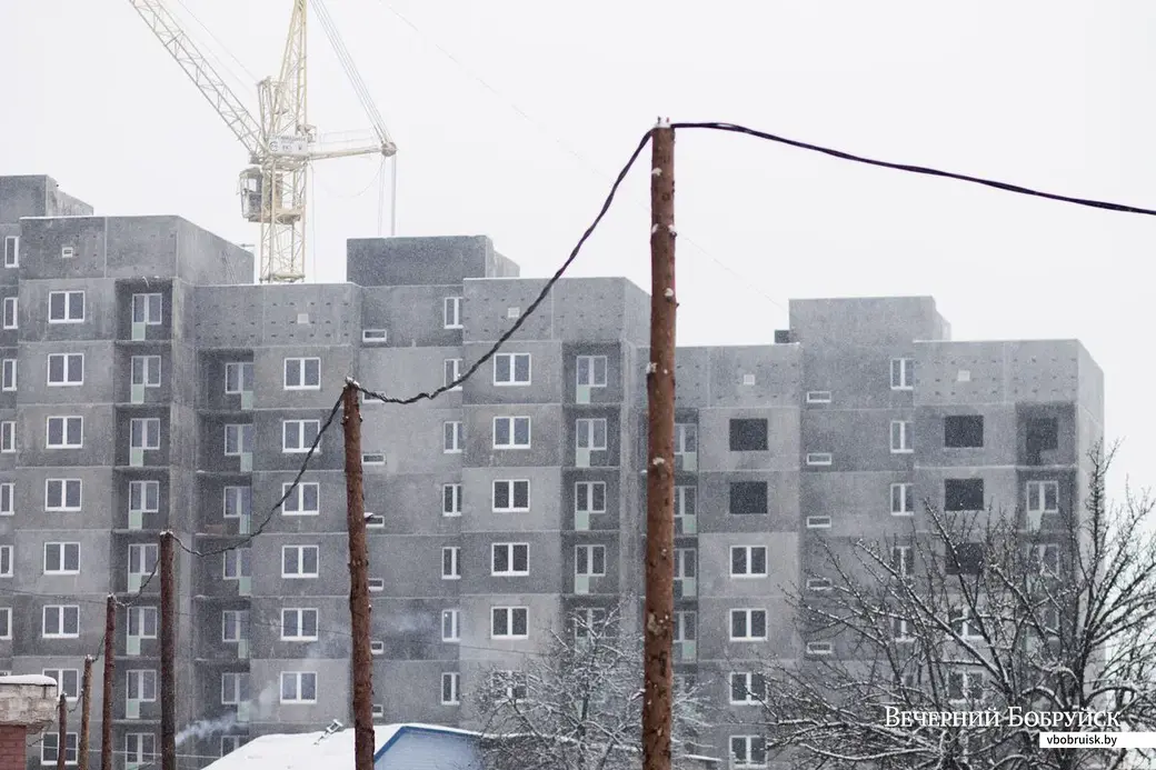 Строящийся дом на Привокзальной площади