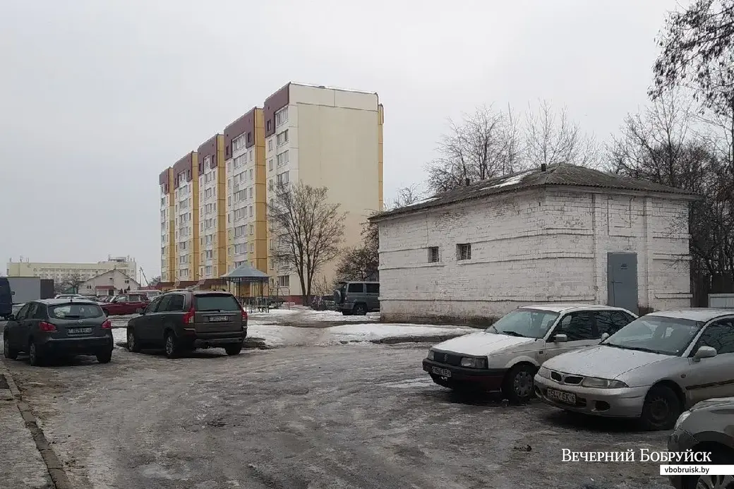 В доме 27 по ул. Заводской в Бобруйске чуть не обрушился лифт.