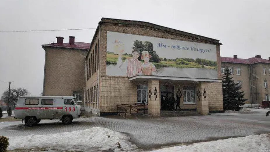 Школа, где произошло ЧП. Занятия там временно приостановлены ( фото TUT.BY)
