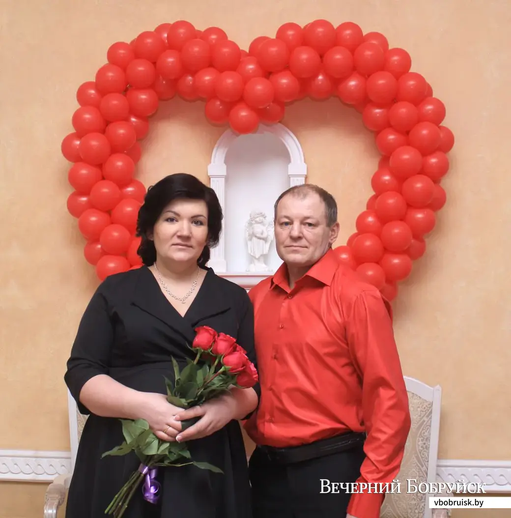Евгений Москвин и Ирина Сапеженко зарегистрировали свой брак в пятницу, 22 февраля, в Бобруйске.
