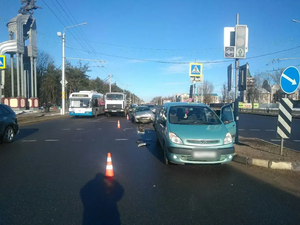 Авария на перекрестке Минской и Георгиевского в Бобруйске 18.02.2019.