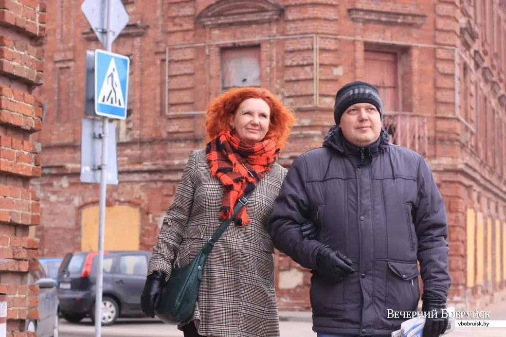 Надежда Тюленева с братом Михаилом Поповым в Бобруйске на ул. Карла Маркса