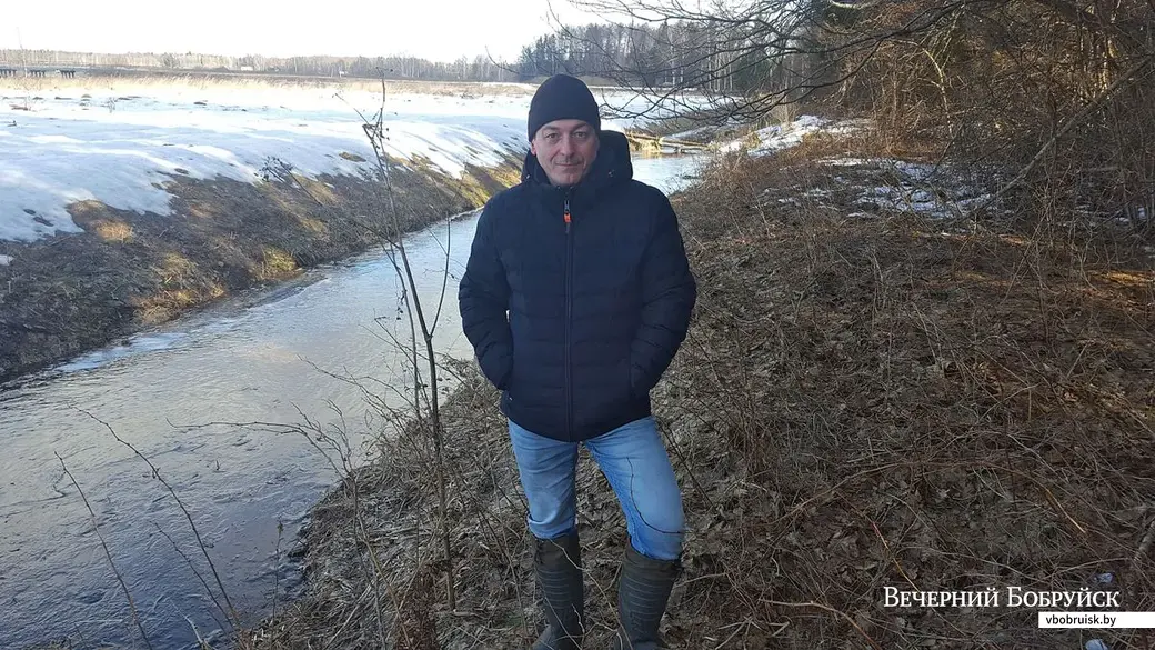 Самый удачный трофей Александра за 20 лет охоты на бобра – зверь весом около 20 кг. Фото: Ирина РЯБОВА