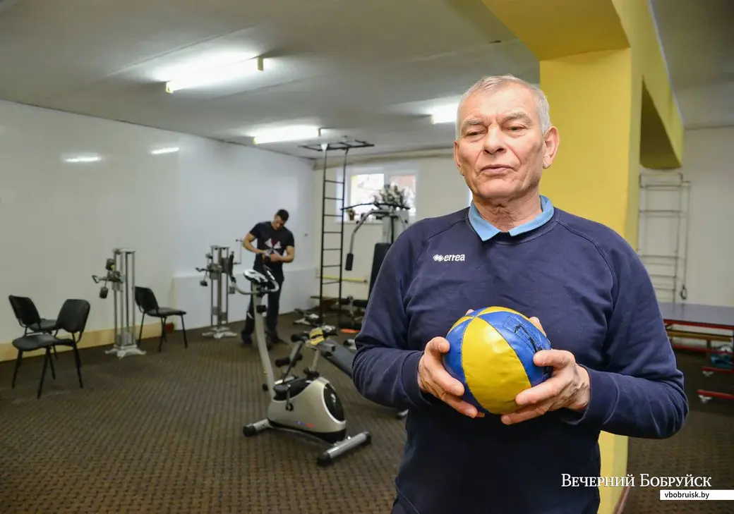 05.03.2019. Владимир Павлович Смирнов, инструктор-методист по спортивно массовой и оздоровительной работе. Активный пропагандист здорового образа жизни, принимает