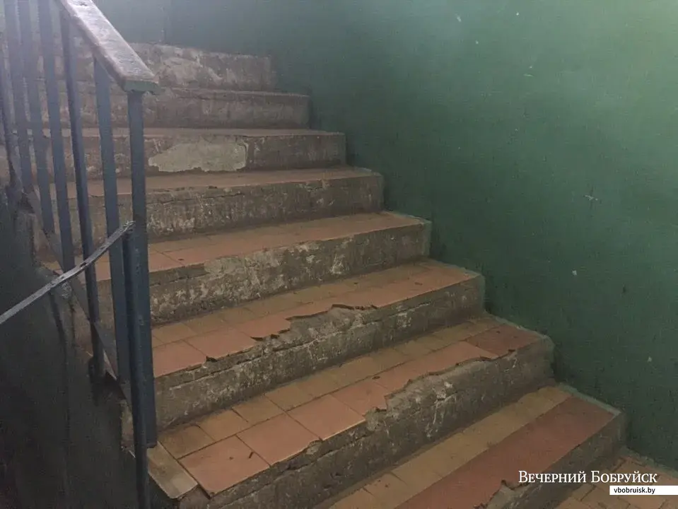 Подъезд в доме на Ульяновской 49. Фото представлено читателем.