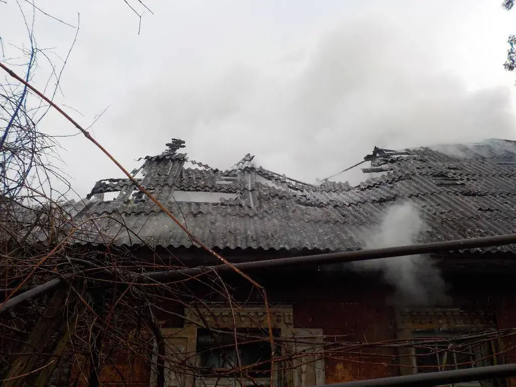 Утром 19 марта горел дом в Клубном переулке.